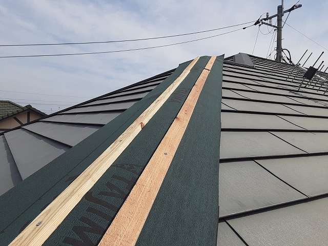 阿見町で棟板金飛散